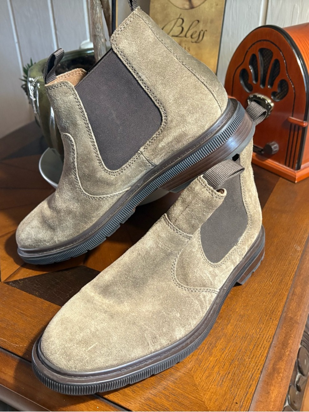 Suede Chukka Boots in Light Brown with Elastic Side Panels